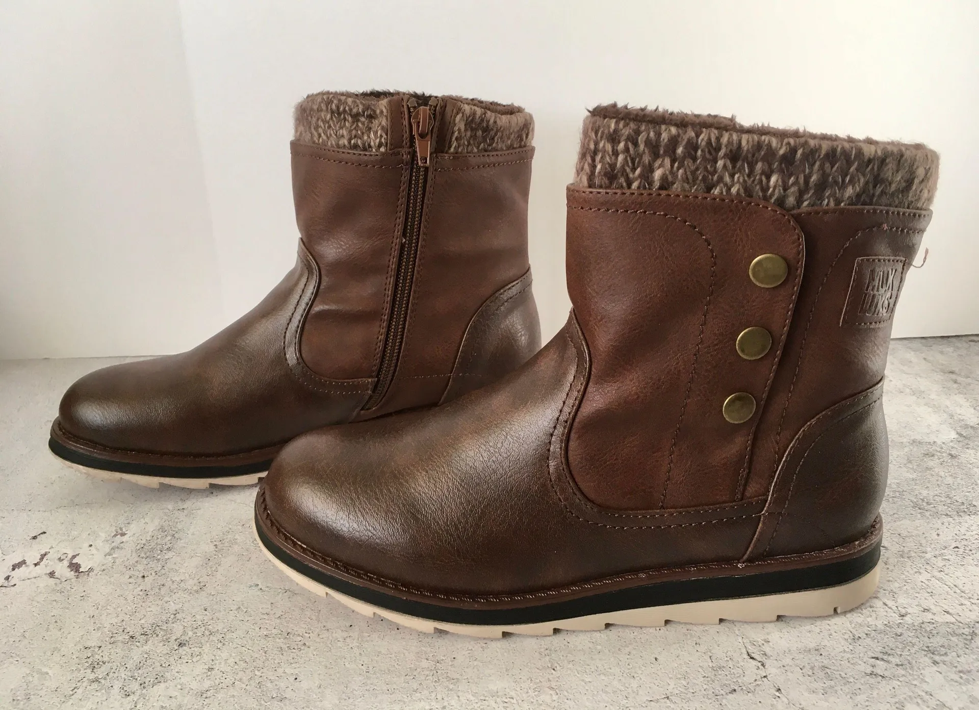 Muk Luks Winter Boots, Size 7 Brown - Image 2