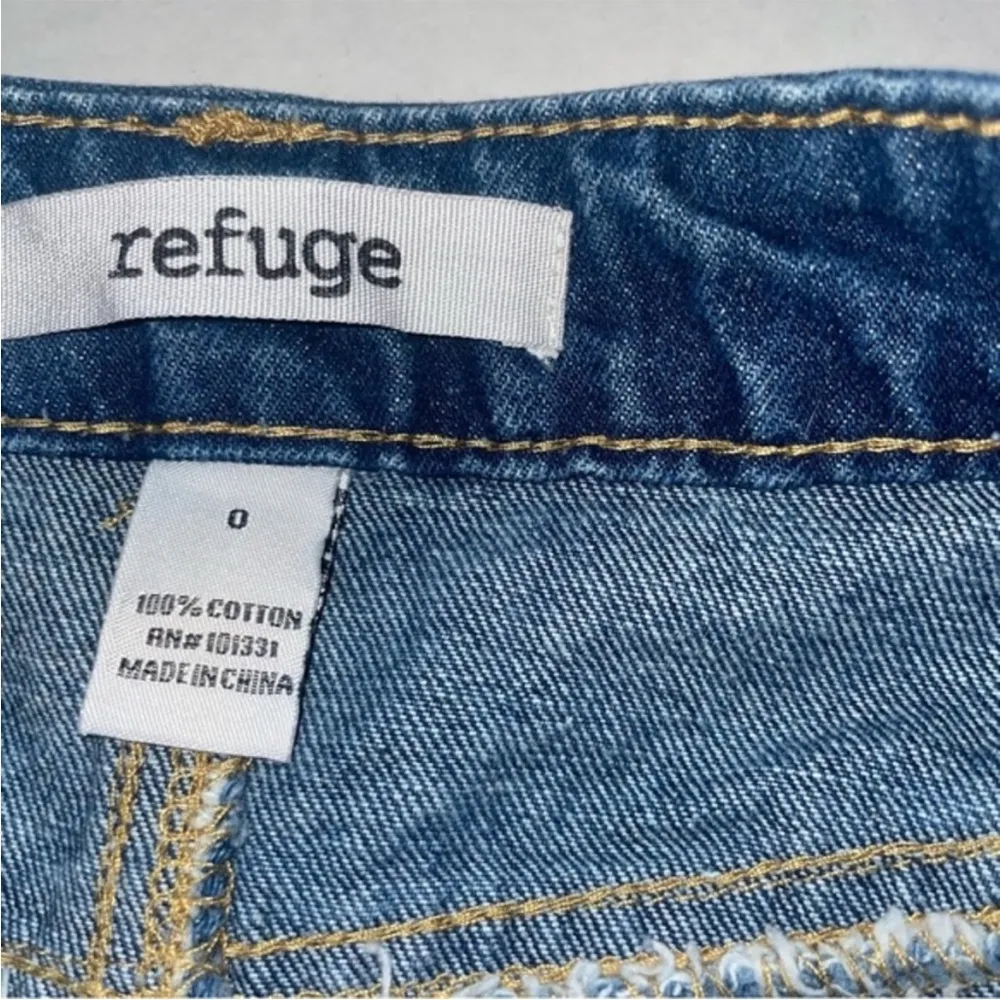 Nwot Refuge Ripped Womens Blue Denim Shorts size 0 distress jean button fly teen - Image 9
