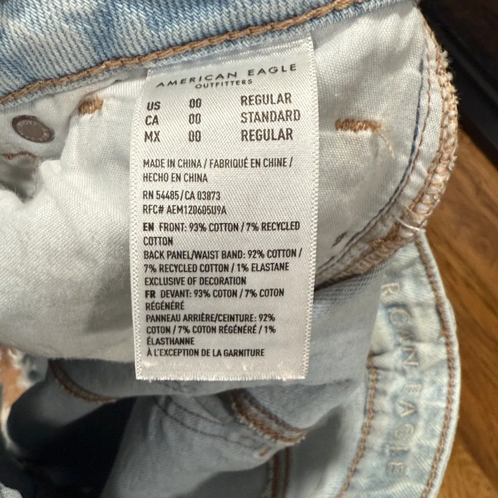 American Eagle Strigid Mom Jeans size 00 - Image 4