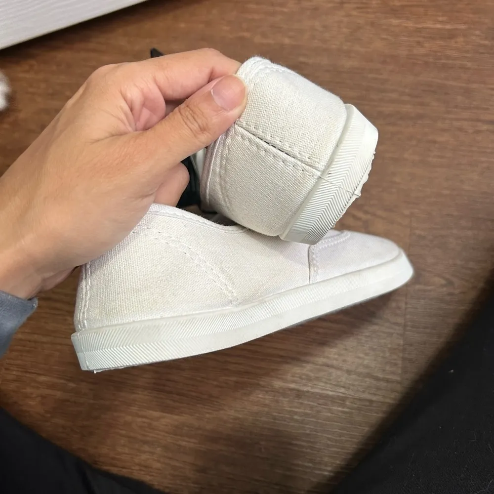 NWT Canvas Shoes White Size 7 - Image 4