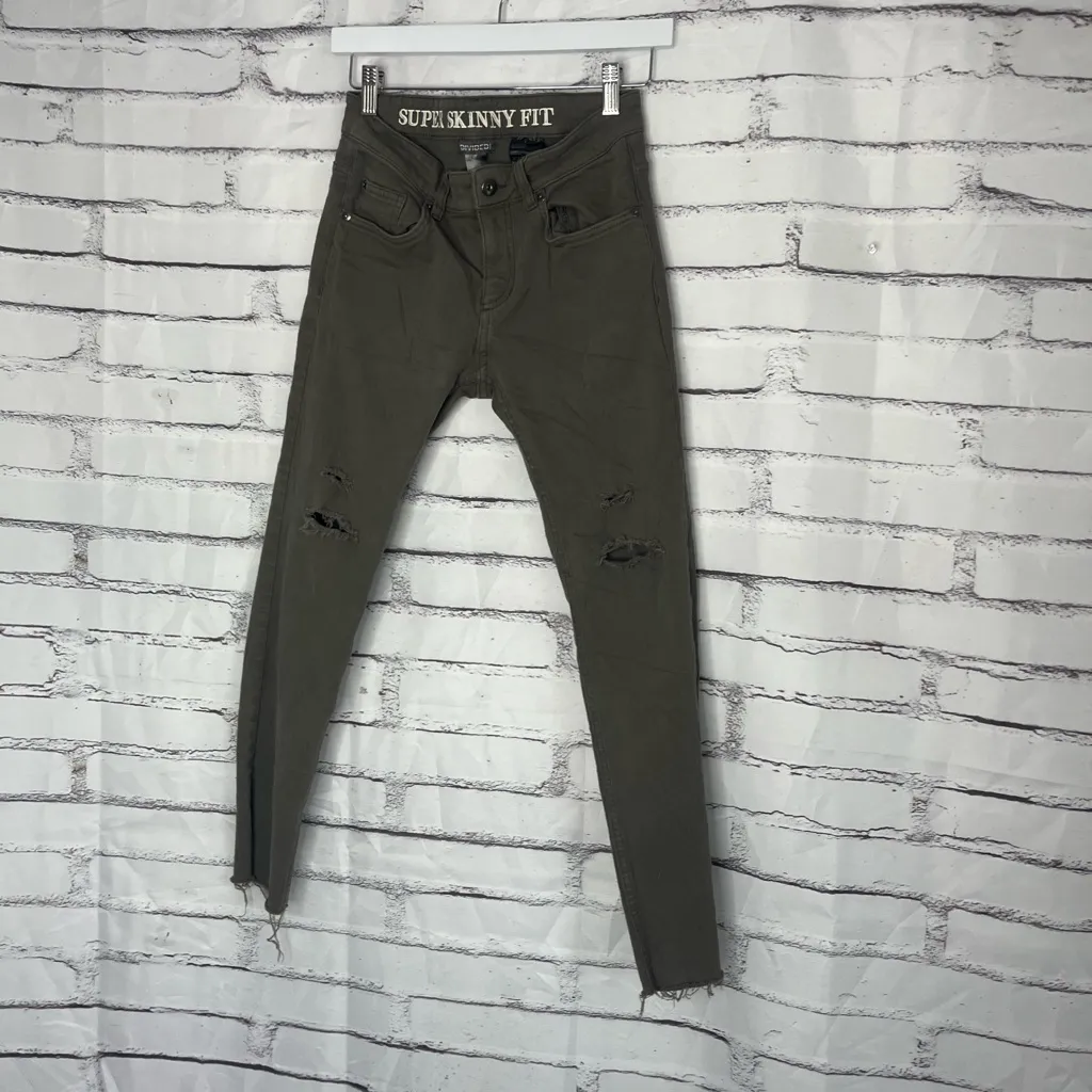 H&M Divided Super Skinny Jeans Mid Rise Olive Green Women’s 29 Distressed Hem - Image 8
