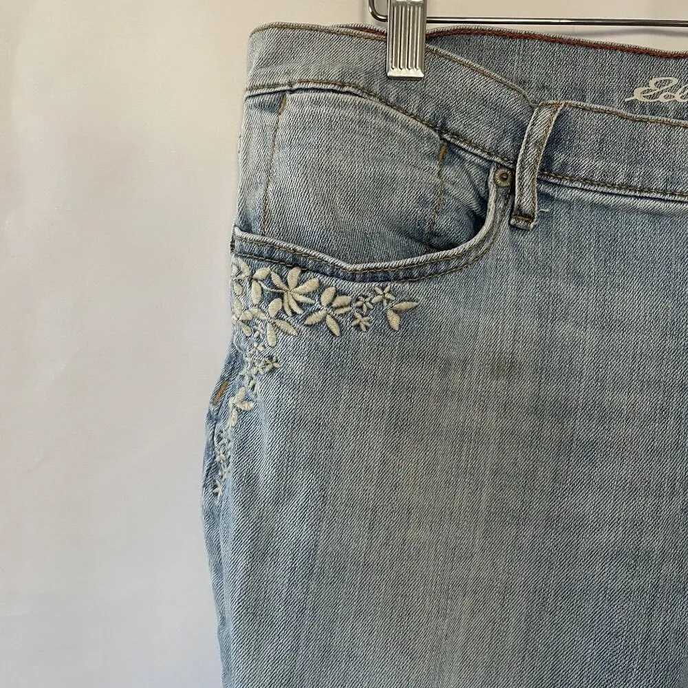 Eddie Bauer women's jeans light wash embroidered details boyfriend slim size 12 - Image 3
