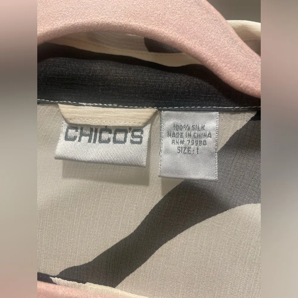 VTG Early 2000s Chico's Black & White Abstract Print Silk Button-Down Blouse - S - Image 9