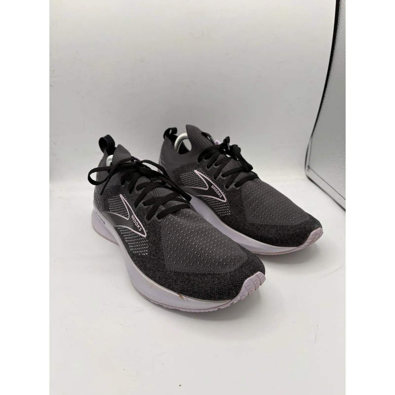 Brooks Levitate 5 Women's Running Shoes Stealth Fit Gray Pink Sneakers Size 11 - Image 2