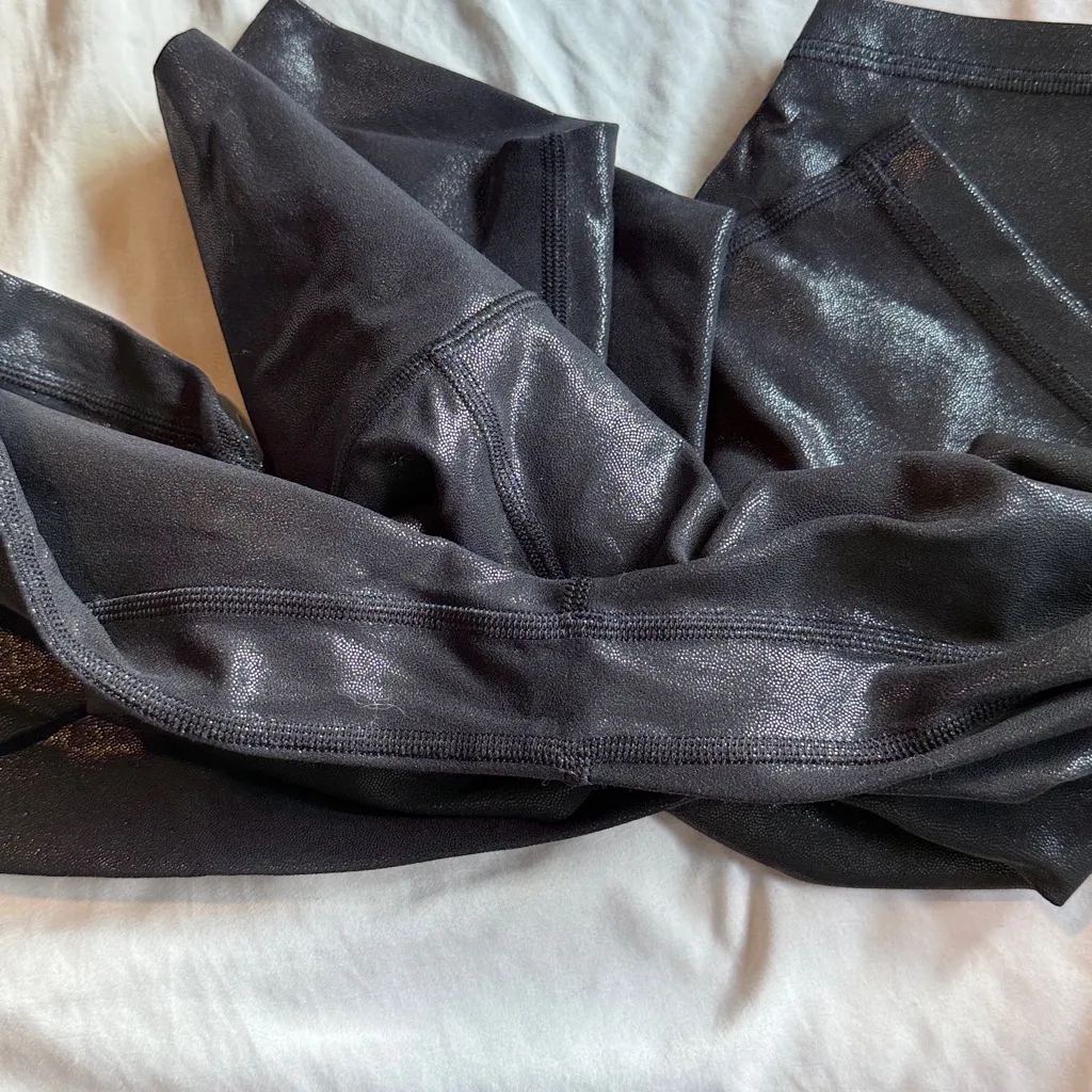 Worn once lululemon Align™ High-Rise Pant 25" radiate foil print black Shine - Image 6