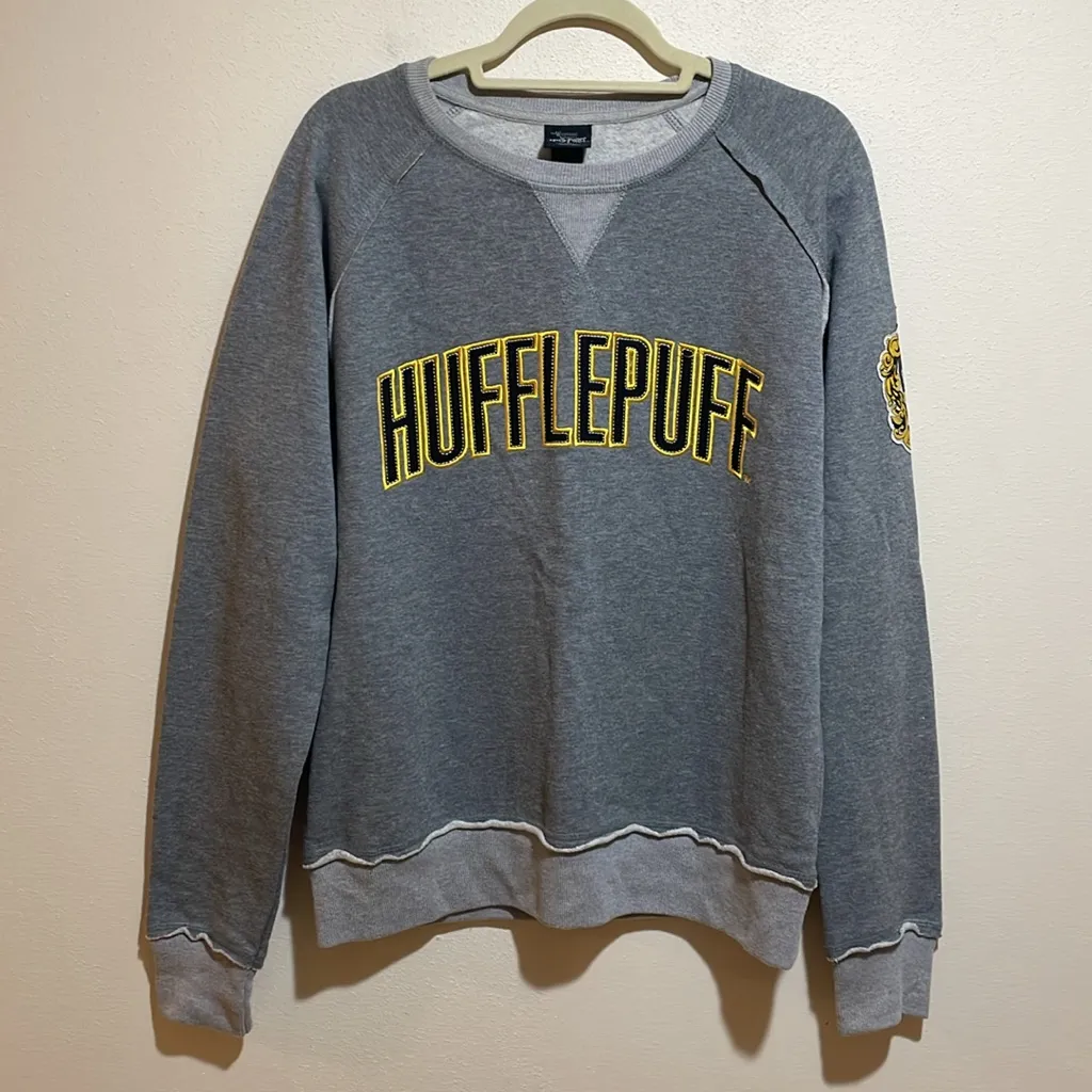 Universal Studios Wizarding World Harry Potter Hufflepuff Crewneck Sweatshirt M - Image 5