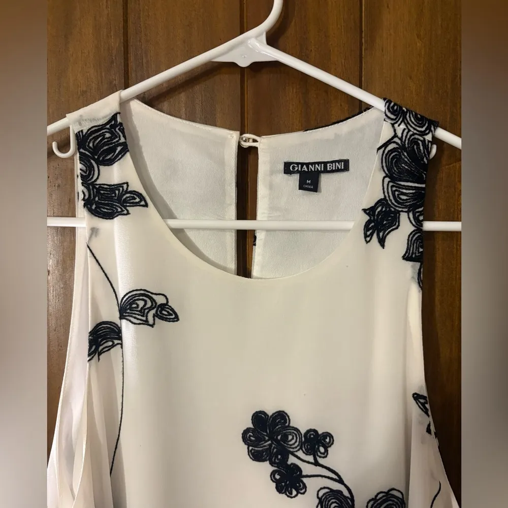 Floral Sleeveless Dress - White and Black - Image 2