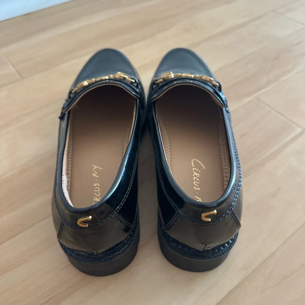 Black Patent Leather Loafers with Gold Chain - Image 2