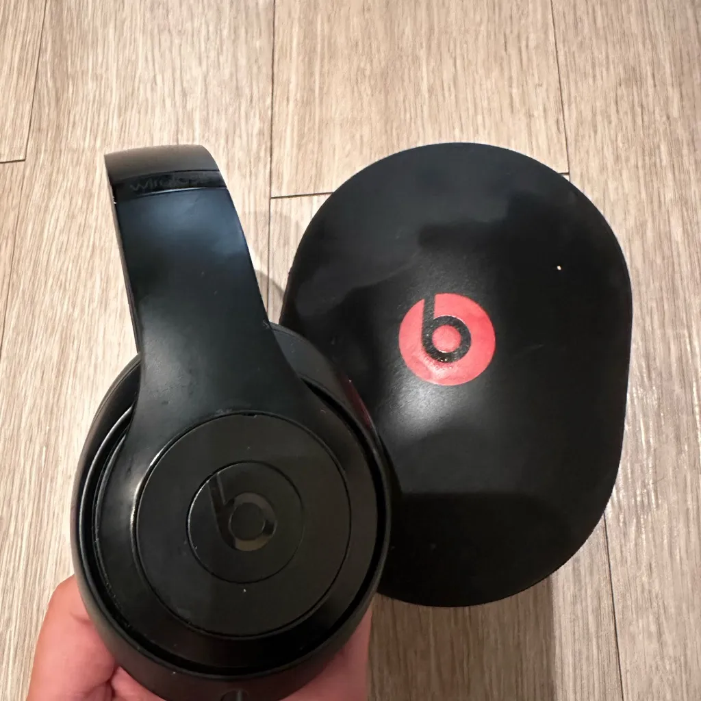 Beats Studio Pro Wireless Headphones - Black - Image 2