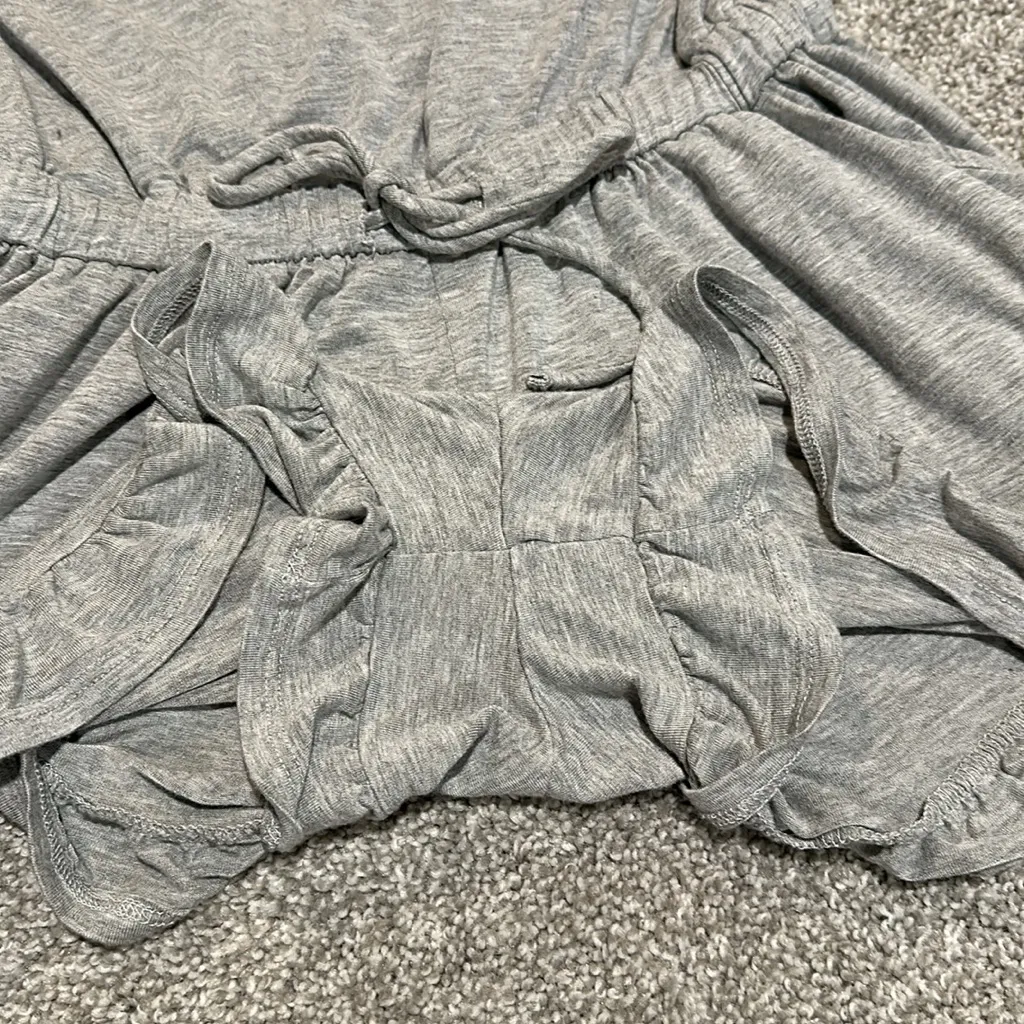 Pink Lily  Gray‎ Ruffle Short Romper size small - Image 4