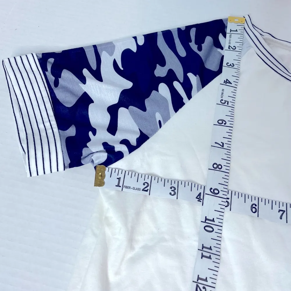 Women’s White Top Crewneck Blouse Gray and Blue Camo Short Sleeve Size M New! Size M - Image 8