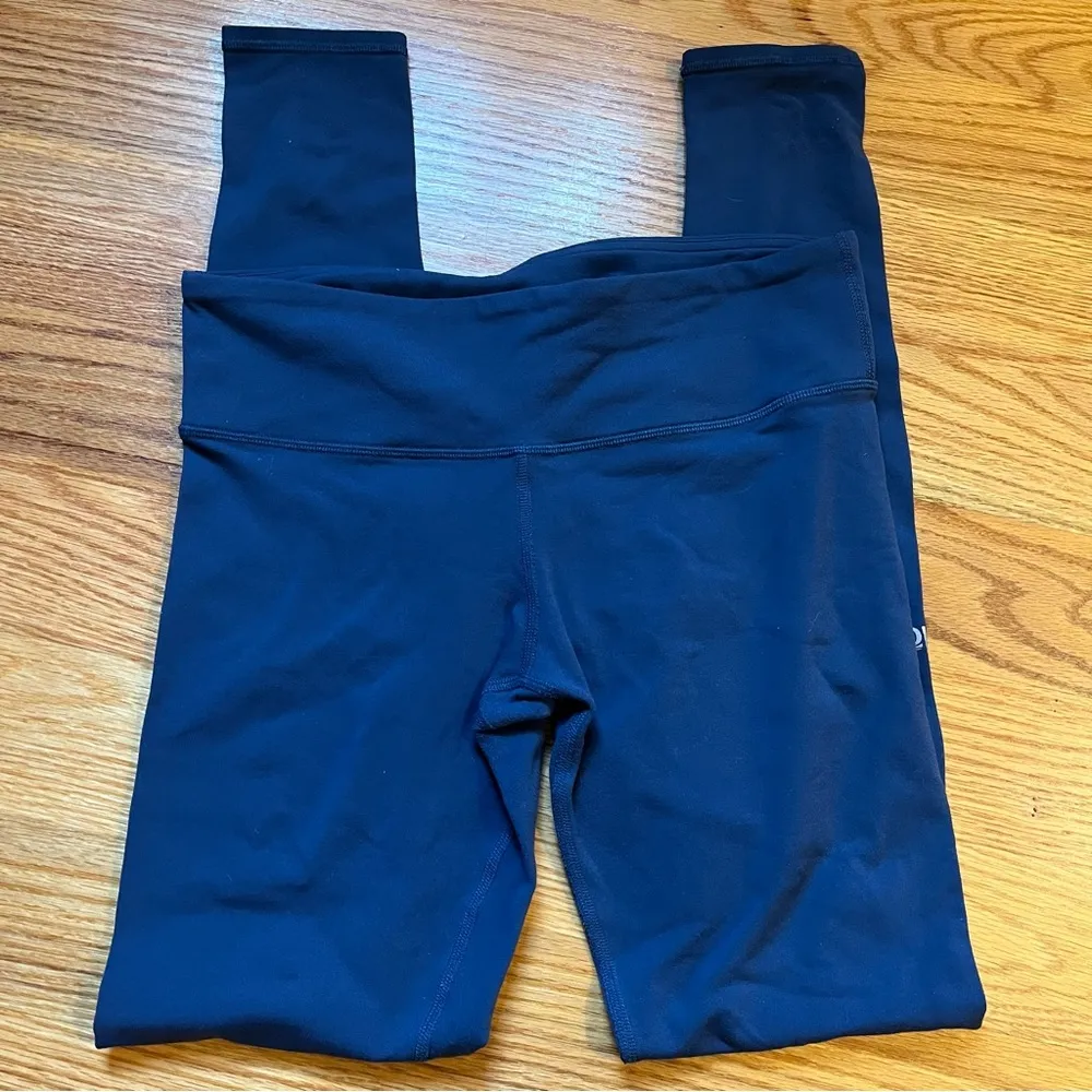 Alo Yoga blue leggings likely size small or medium - Image 2