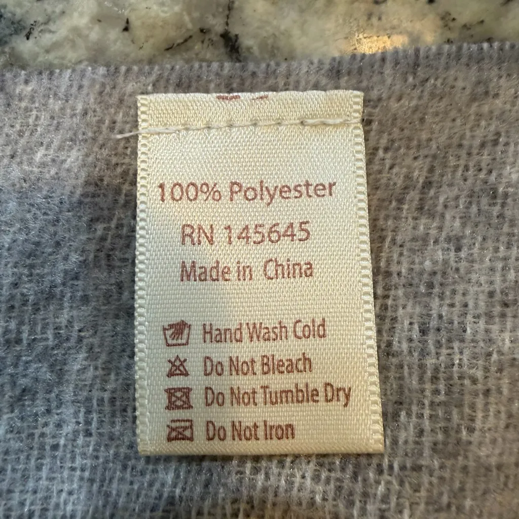 Elegant Gray Patterned Aztec Wrap - Image 4