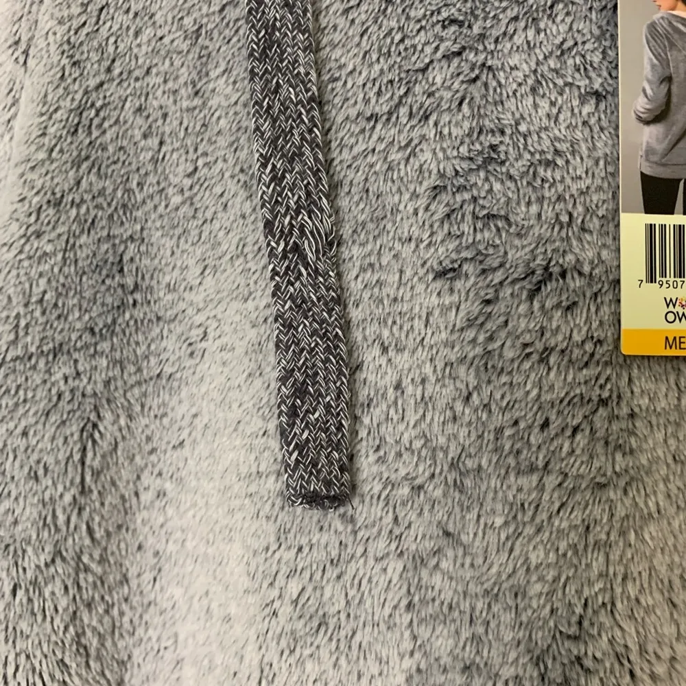 Green Tea Plush Hoodie Blue Cream Size Medium - Image 8