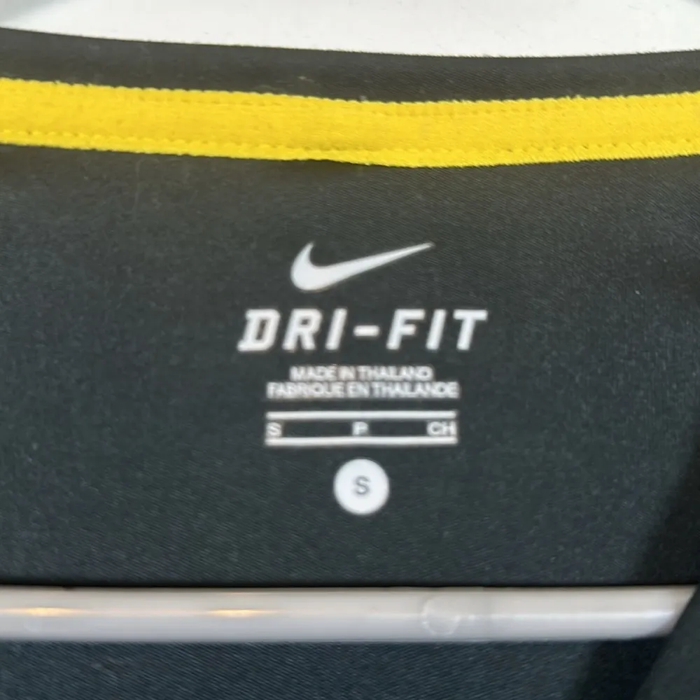 Nike Dri-Fit Black Livestrong Athletic Activewear Gym Shirt Size Small EUC #6710 - Image 6