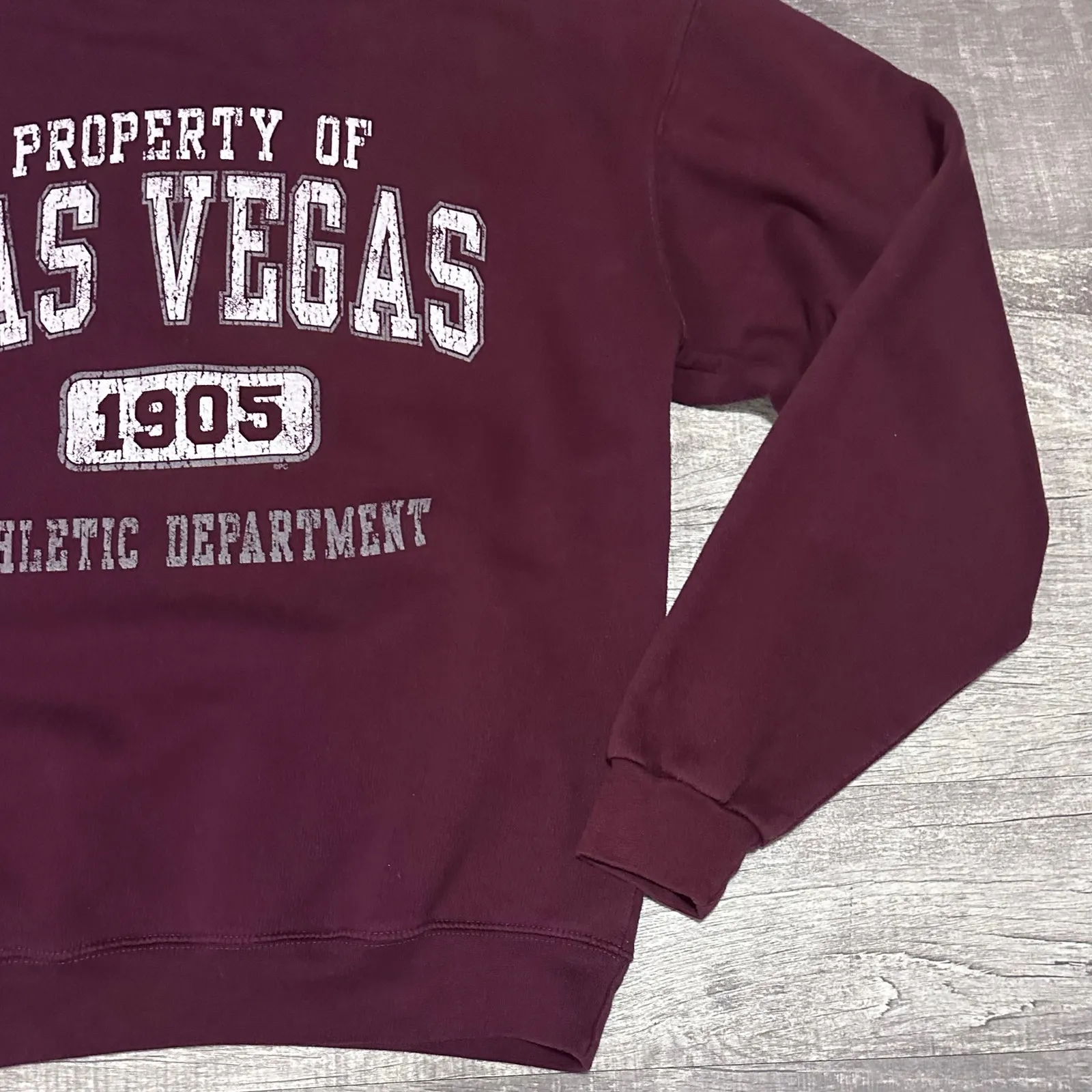 Las Vegas Nevada Sweatshirt Adult M Pullover Distressed Graphic Maroon Red Size M - Image 3