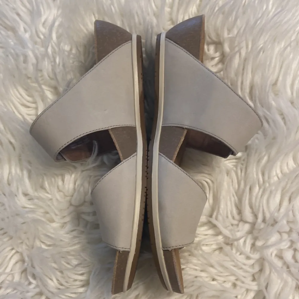 DANSKO Sandals size 40 leather upper BNWOT color light gray please see pictures - Image 2