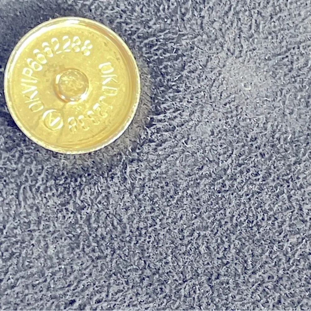 Betsy Johnson Betsyville black Paton clutch with bows designing the entire bag - Image 4