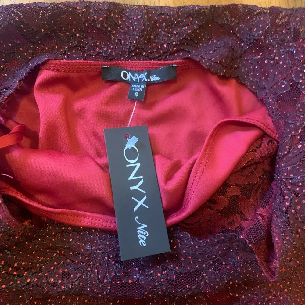 Onyx Nite NWT Dress 4 Ombré Red Sequin Sheath Lace Overlay Scalloped Neckline - Image 5