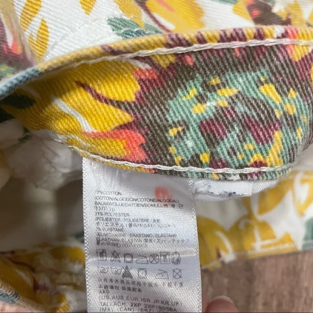 None Sunflower Printed High Waisted Shorts Size 25 - Image 3