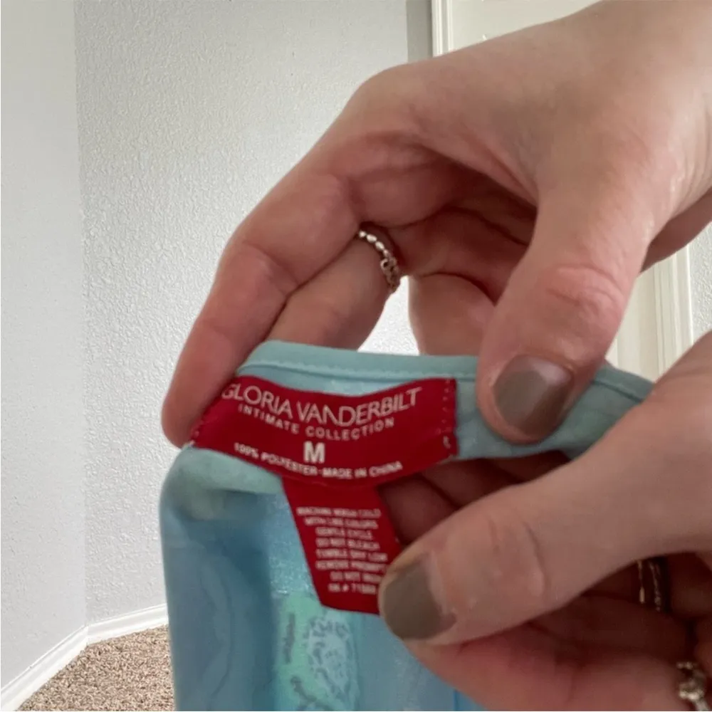 Gloria Vanderbilt Blue Floral Silky Pajama Set - Image 8