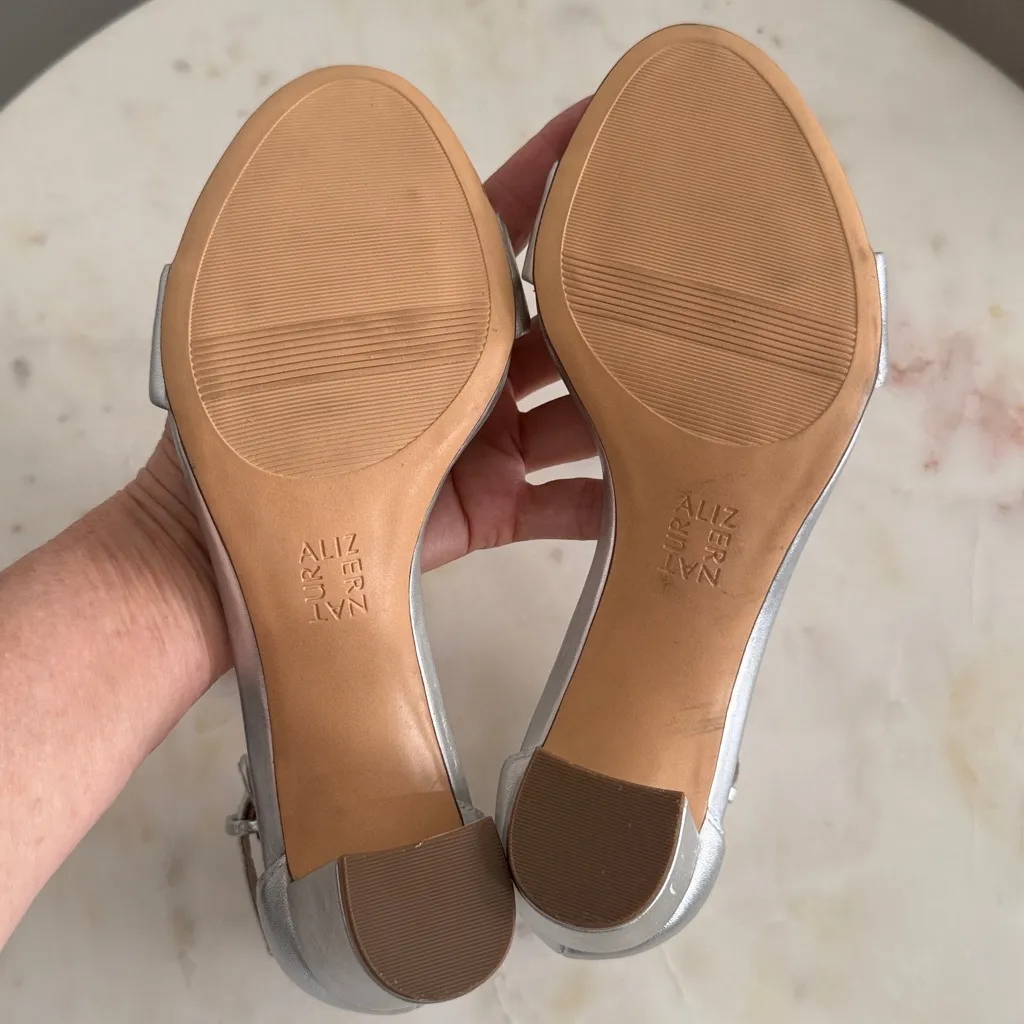 Naturalizer Vera Sandals Chunky Block Heel Silver Metallic size 8 ankle strap - Image 9