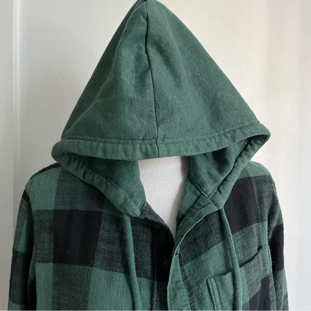 American Eagle Outfitters • Green Black Plaid Cozy Cabin Hooded Flannel - Image 2