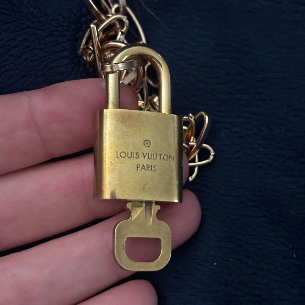 100% Auth Lock and key #450 Gold - Image 6