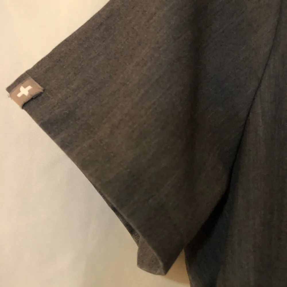 FIGS Catarina One Pocket Scrub Top in Graphite Size XS - Image 11