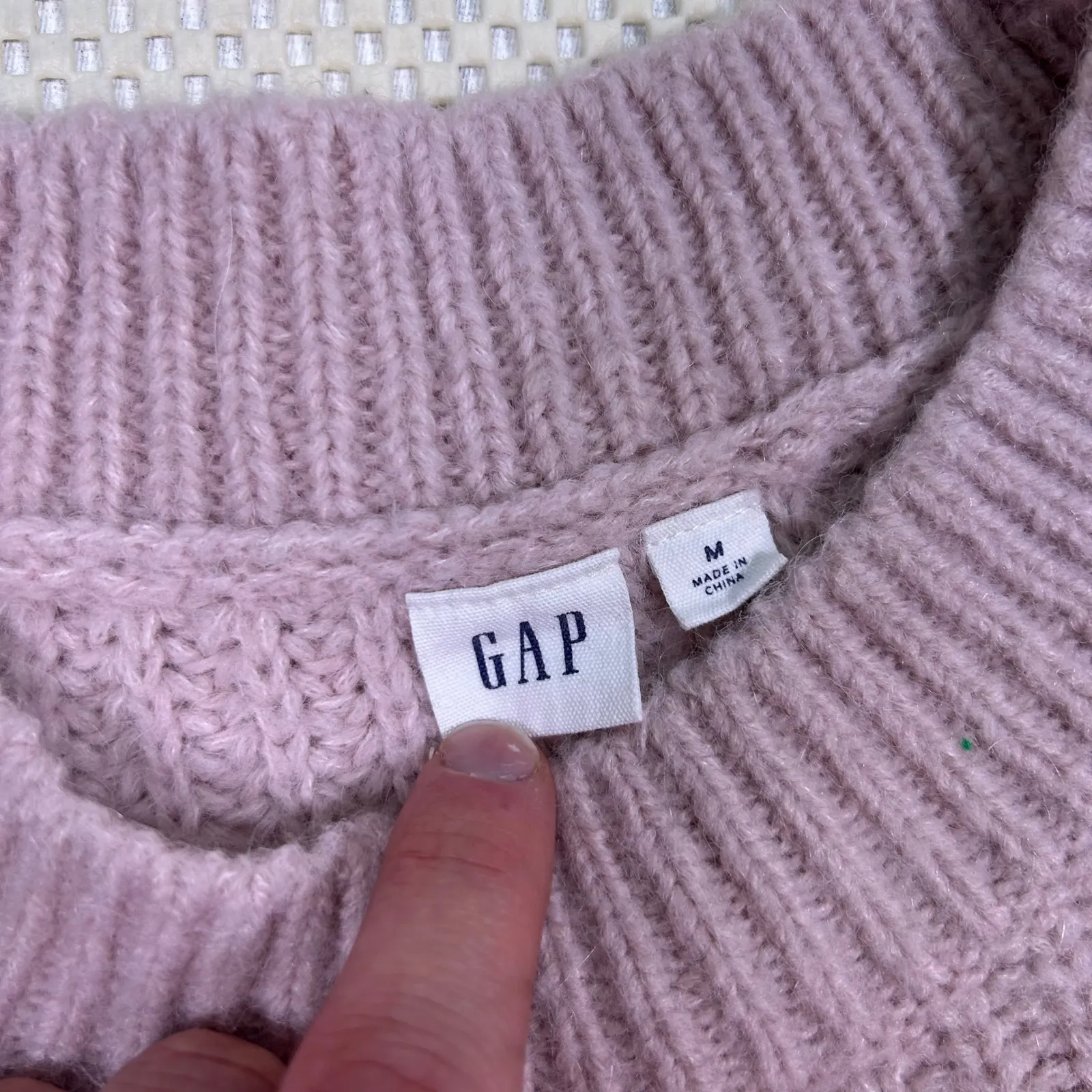 EUC GAP Wool Alpaca‎ Knit Sweater Pullover Crew Neck Pointelle Details Pink M - Image 5