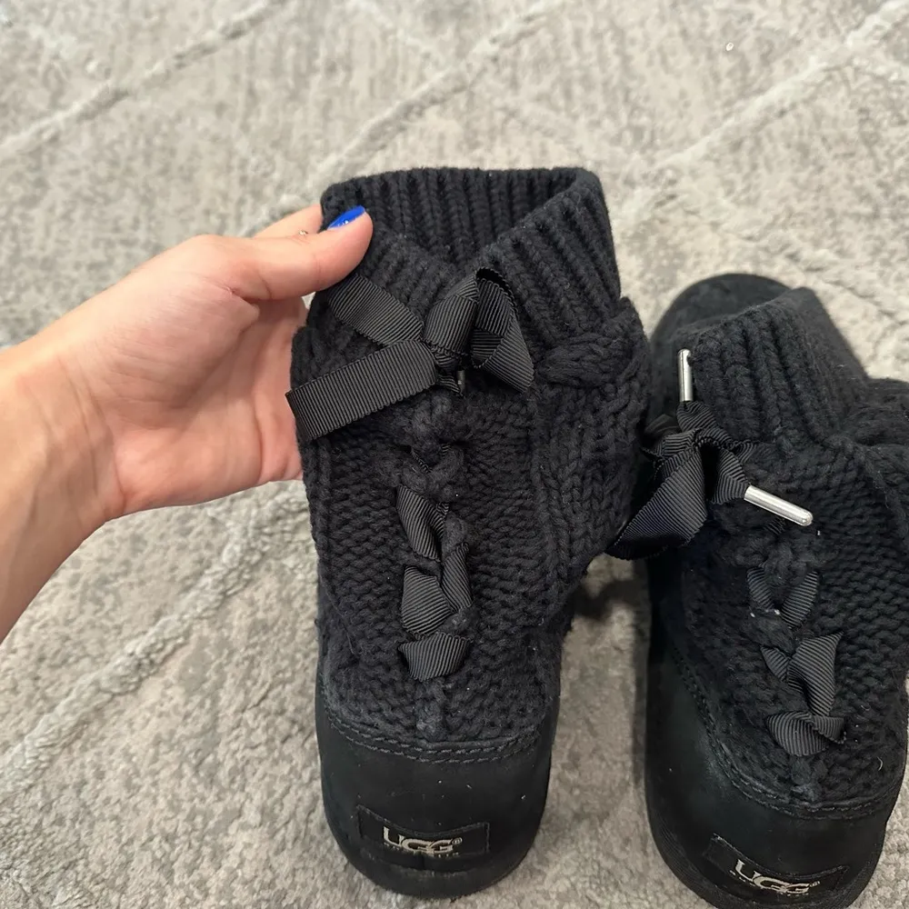 UGG AUSTRALIA - Isla Knit Sweater Bow Boots - Image 5