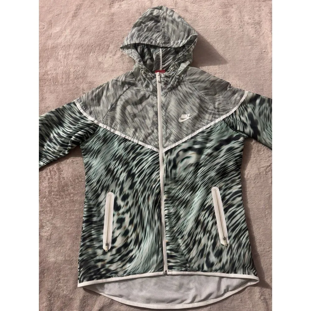 Nike Women's Lightweight  Tech Hyperfuse Hooded Windrunner Jacket Size Large‎ - Image 2