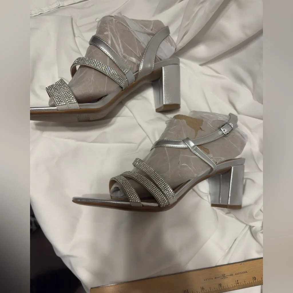 Naturalizer Bridget4 Silver Strappy Rhinestone Sandal Size 9M Block Heel- New! - Image 7