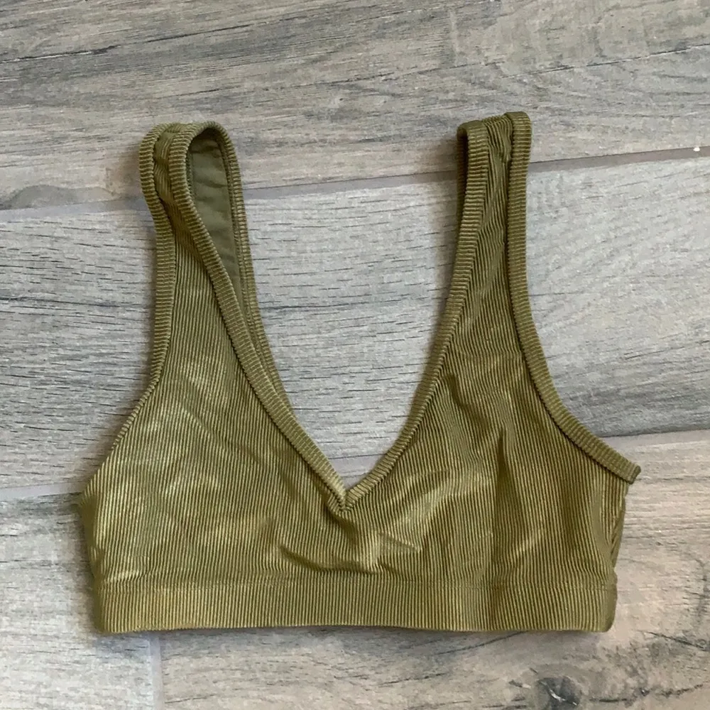 Weworewhat V-NECK RIB SPORTS BRA - Image 2