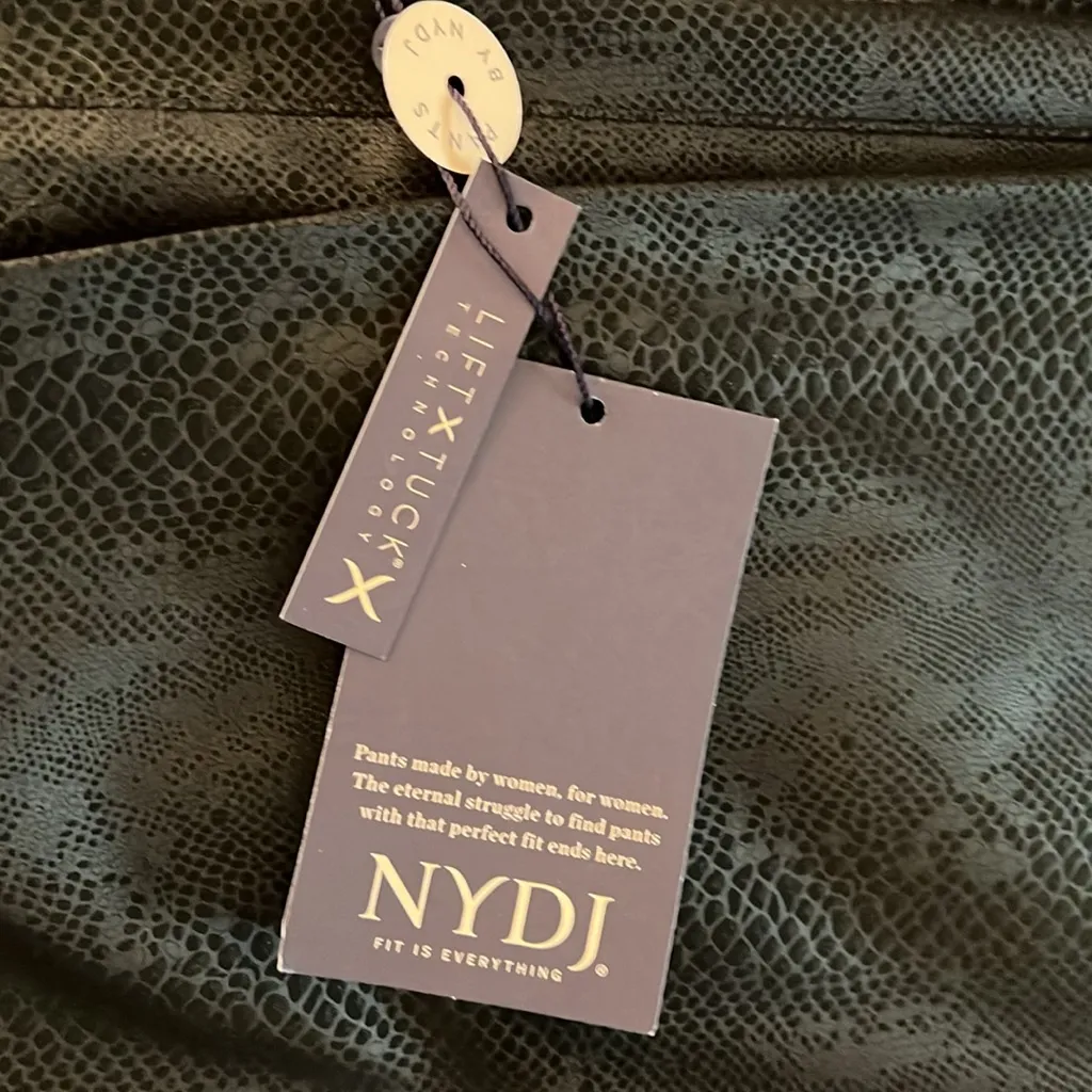 💯 NWT. NYDJ Ami Skinny jeans in Raceway Snake - Image 3