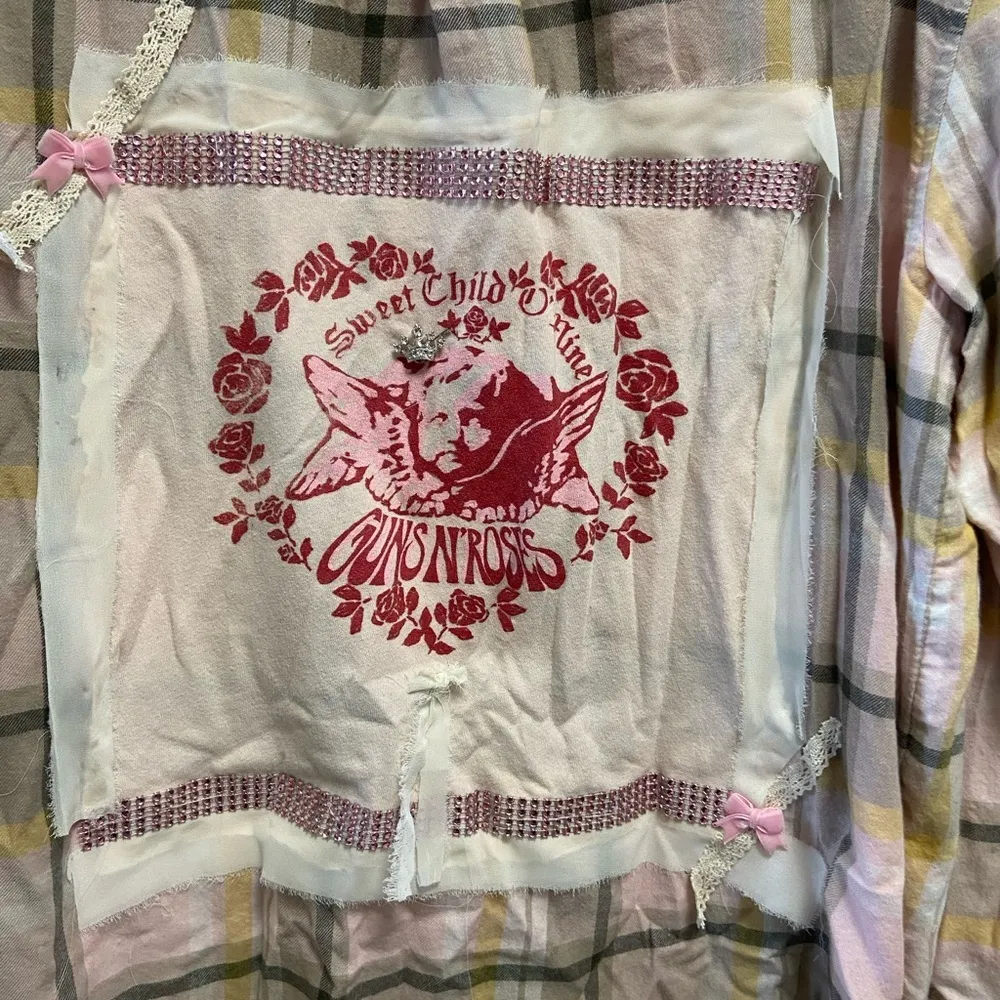 Pink Flannel Xtra Large w Guns N' Roses Graphic Tee on back with Crown Brooch Red Size XL - Image 2