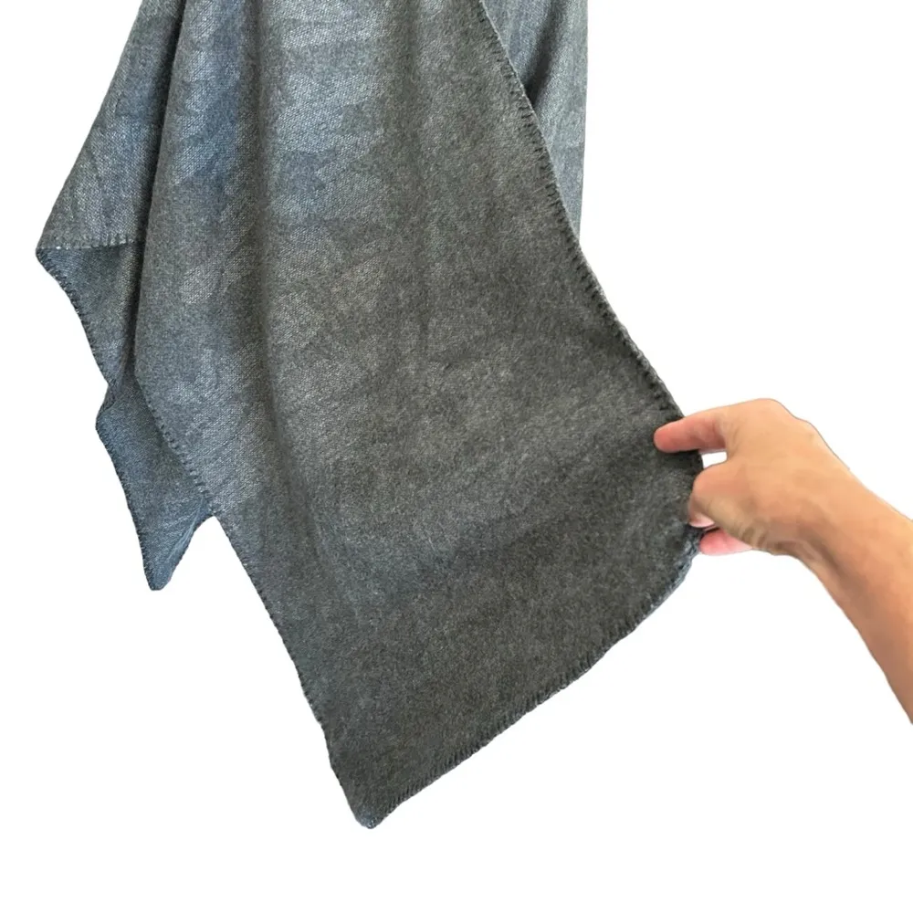 Woolrich Lagenlook Two Tone Camo Blanket Shawl Poncho in Grey One Size - Image 4