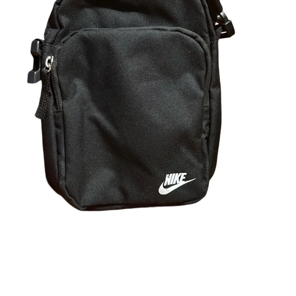 Nike crossbody bag nylon like new - Image 2