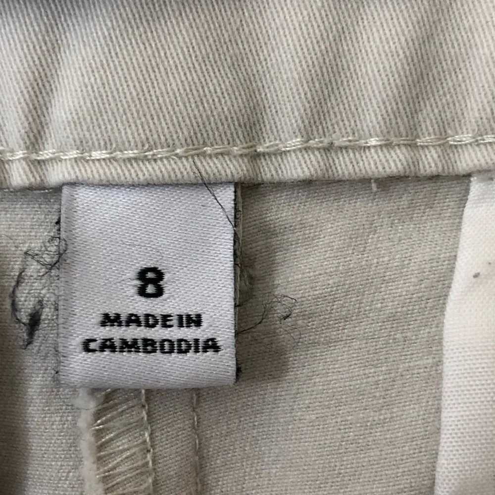 Kim Rogers Size 8 Khaki Shorts with Front Pockets & Buttoned Back Pockets - Image 5