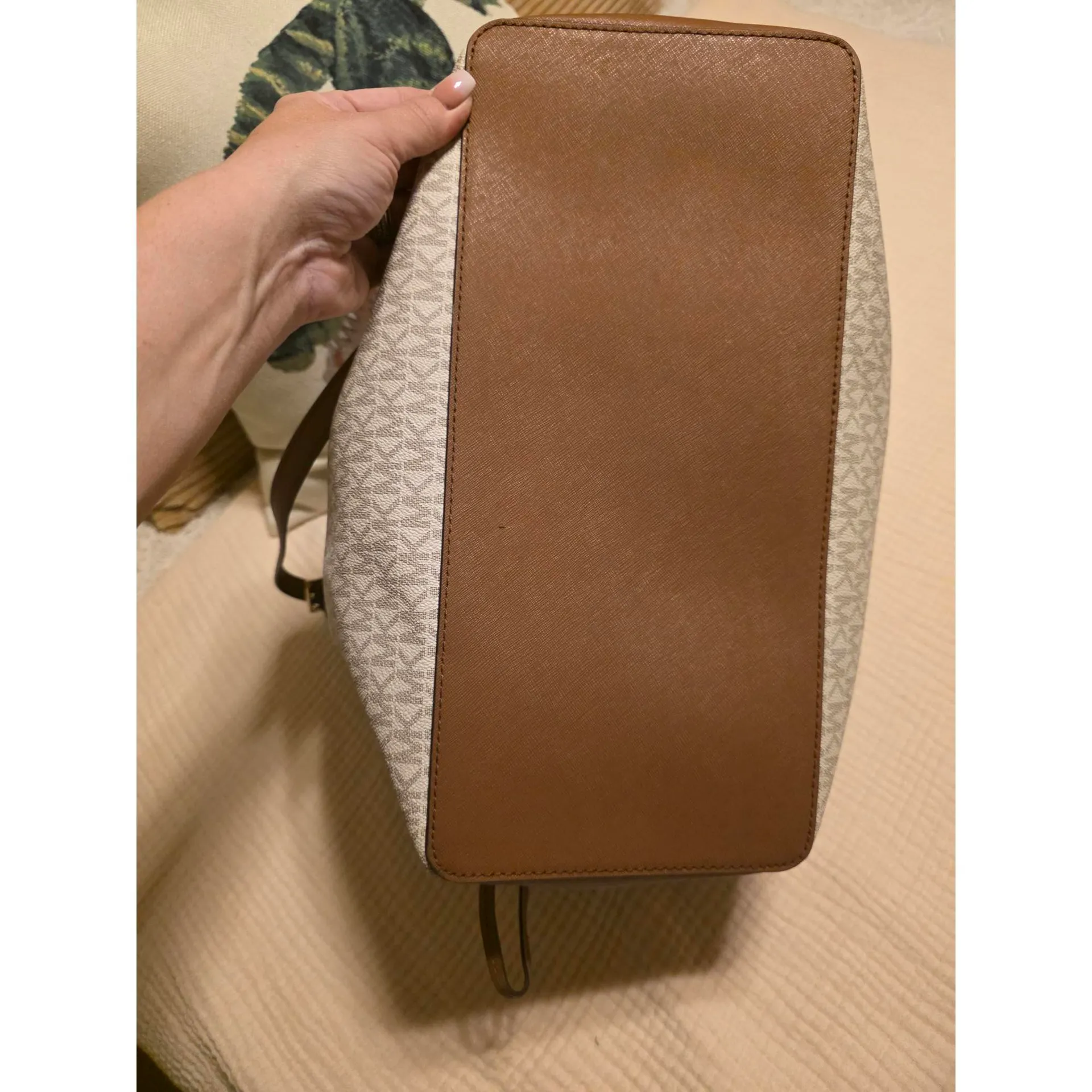 Michael Kors White and Tan Tote Bag - Image 7