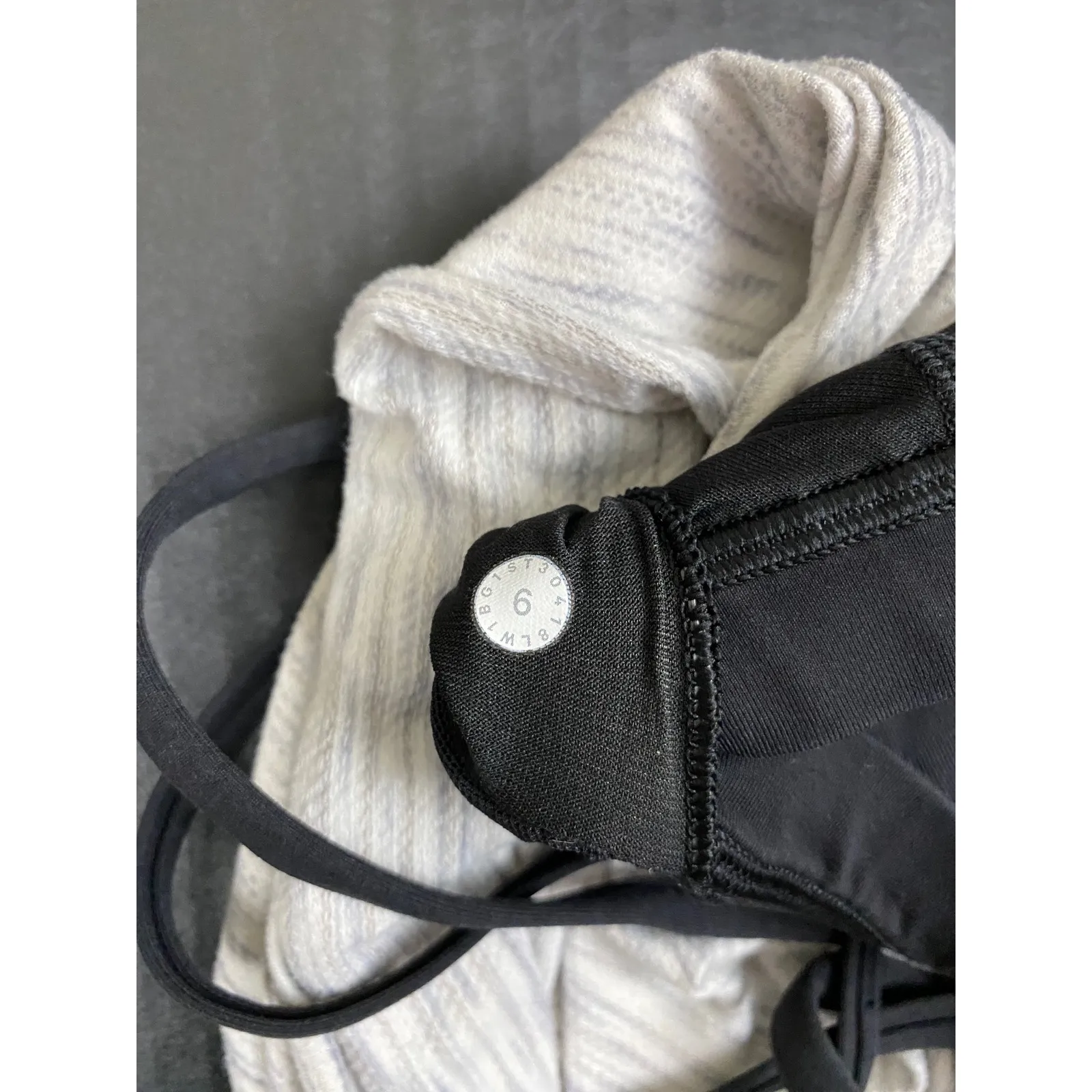 Lululemon Moment to Movement 2-in-1 Tank Size 6 Gray‎ Black Built-In Bra Yoga - Image 7