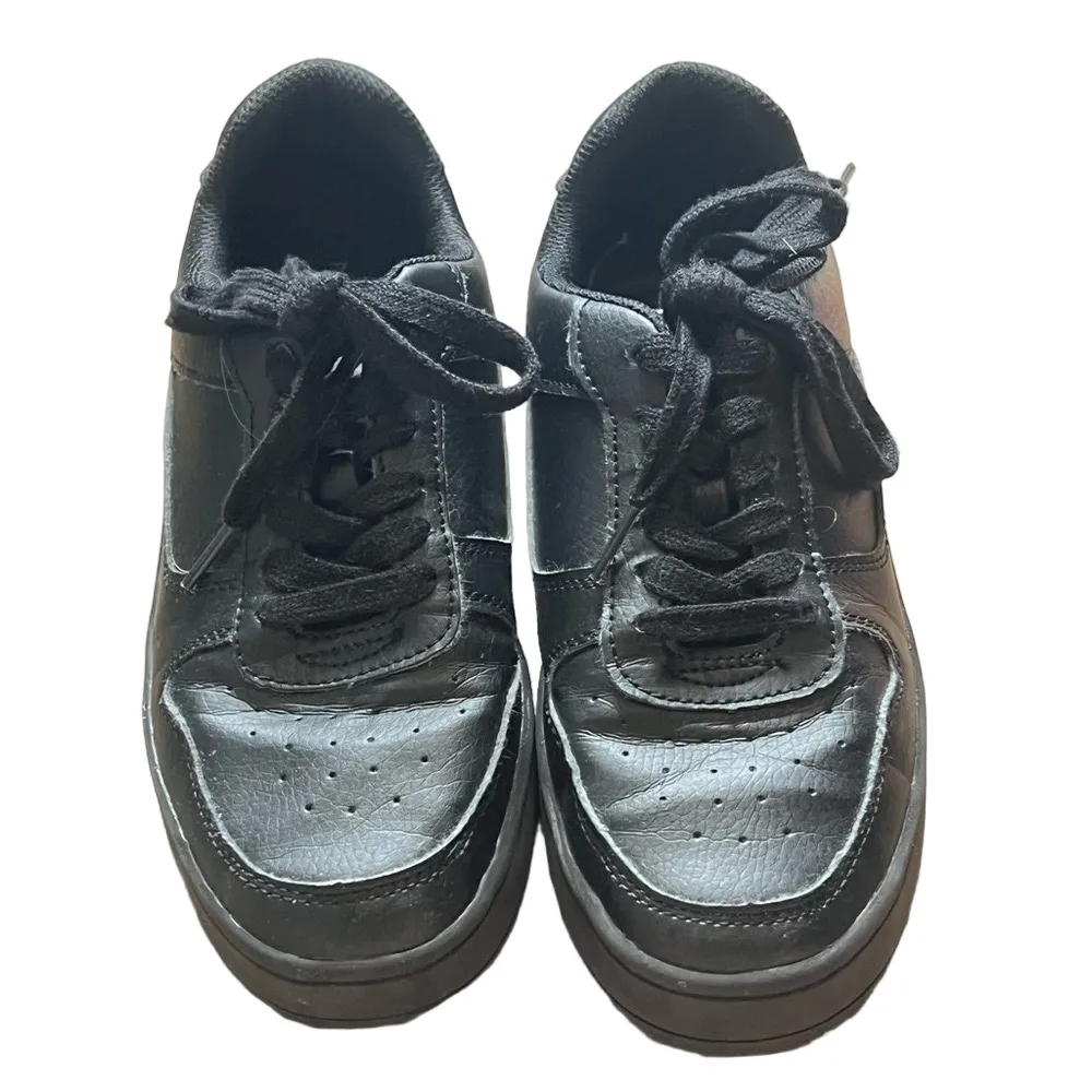 No Boundaries Women’s Black Size 7 Lace Up Sneakers - Image 2
