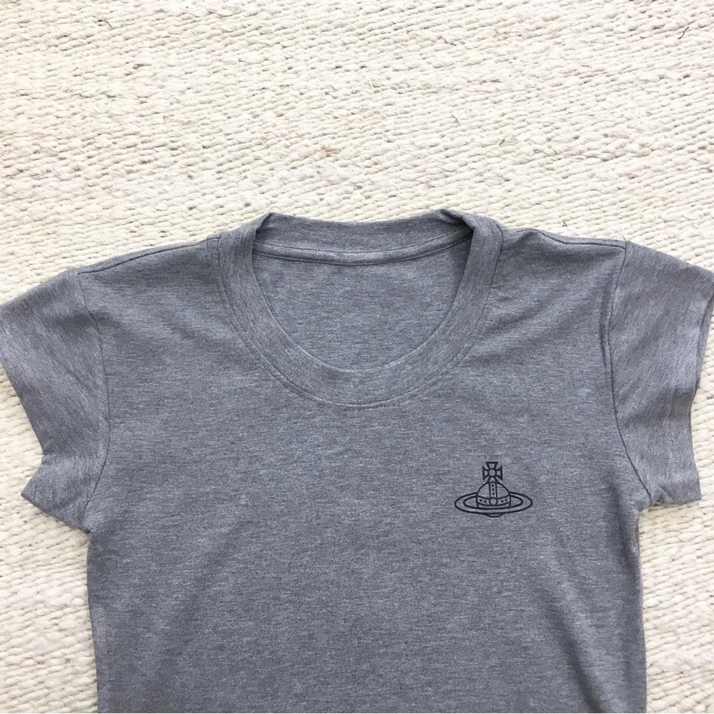 ZARA grey baby tee with little saturn print - Image 3