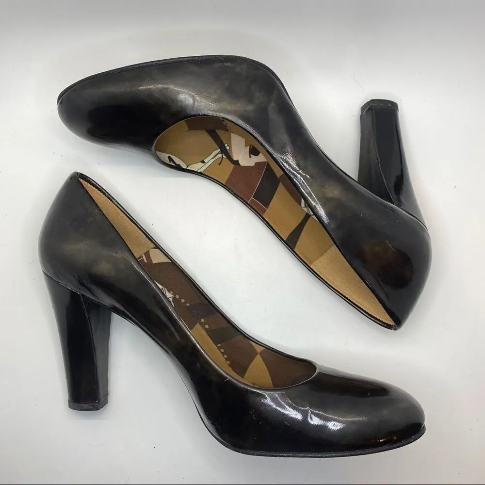 Stuart Weitzman almond toe patent leather pump - Image 4