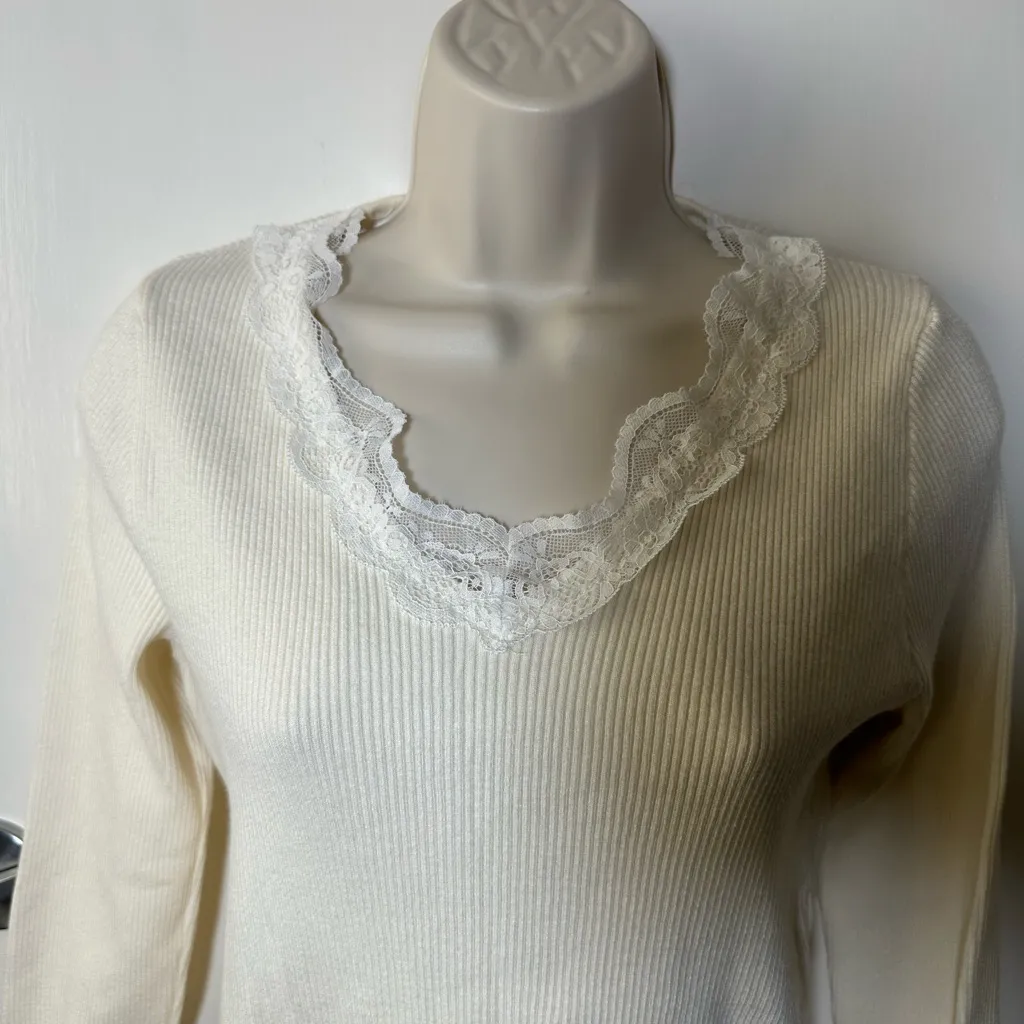 Cream Sweater with Lace Trim White Size M - Image 5