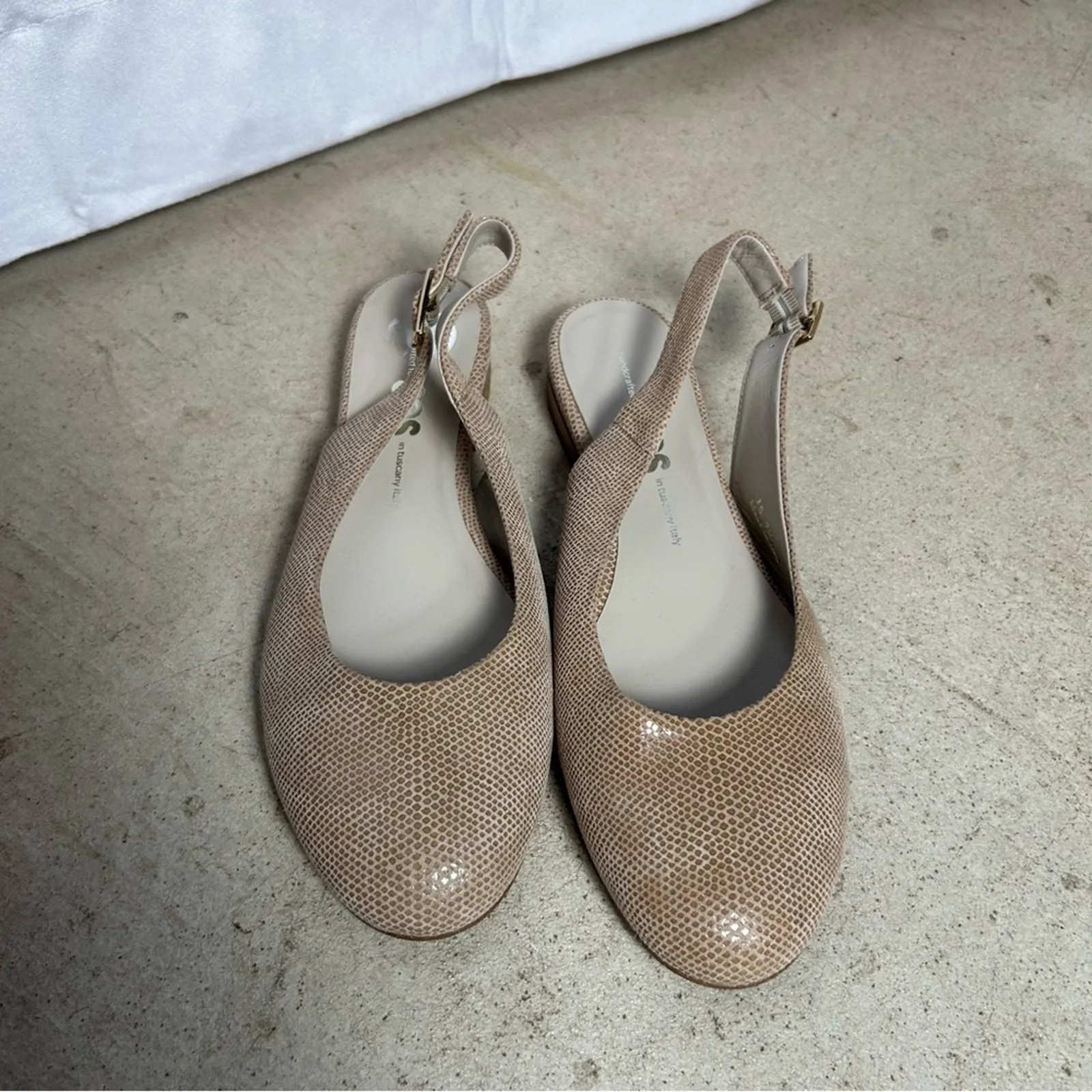 SAS Chloe J5 Beige Leather Snake Skin Pattern Slingback Closed Toe Flats Size 7M Tan - Image 2