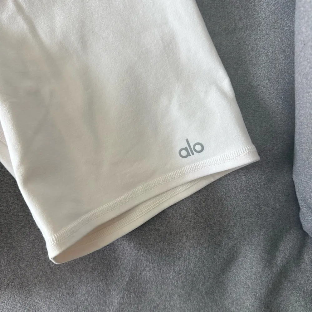 Alo Yoga 7” Airbrush High Waist Biker Shorts Small - Image 3