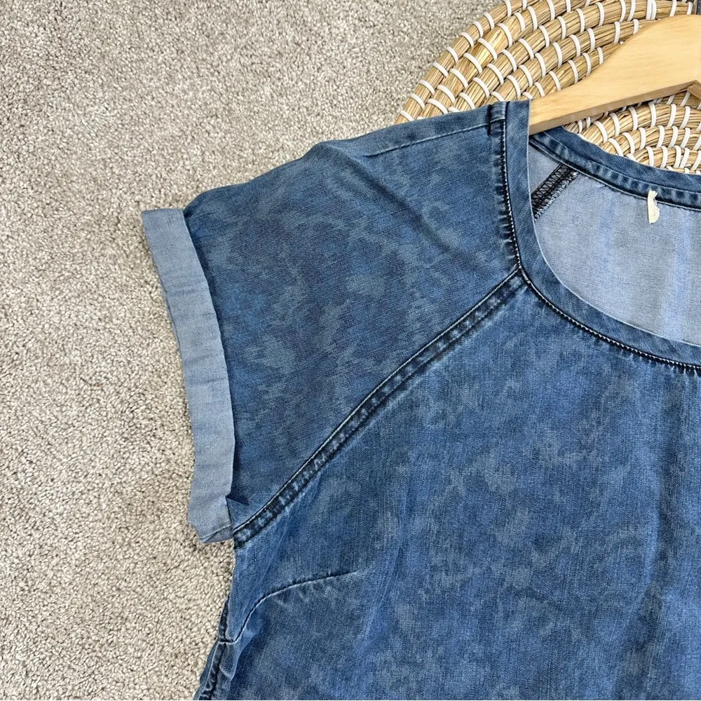 Cloth & Stone Women’s Leopard Print Denim Chambray Shirt Top Shortsleeve Blue M - Image 3