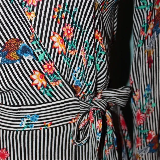 Revolve UO Black White Stripe Floral Hummingbird 3/4-Slv Tie-Front Wrap Top EUC S - Image 5