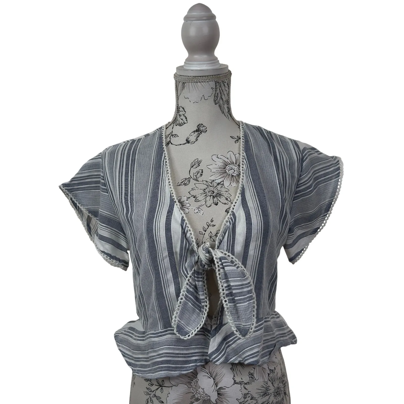 Red Carter Chambray Striped Tie Front Crop Peplum Blouse Short Sleeve Size S NWT - Image 3